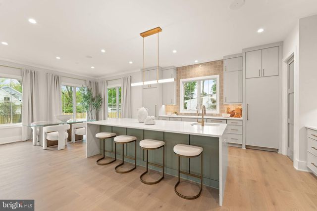 208 ELM ST SW, Vienna, VA 22180