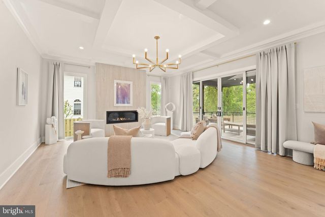 208 ELM ST SW, Vienna, VA 22180
