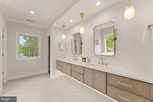 208 ELM ST SW, Vienna, VA 22180
