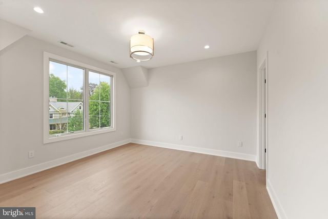 208 ELM ST SW, Vienna, VA 22180