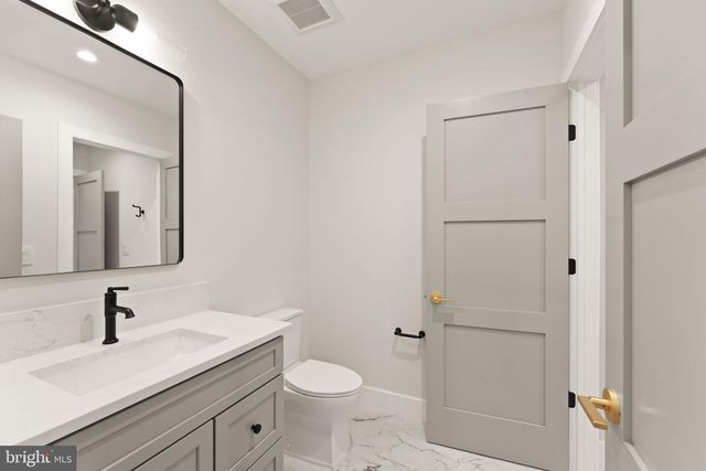 208 ELM ST SW, Vienna, VA 22180