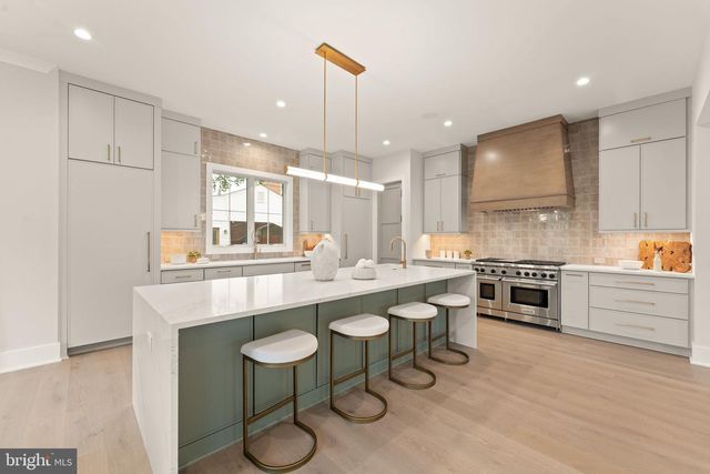 208 ELM ST SW, Vienna, VA 22180