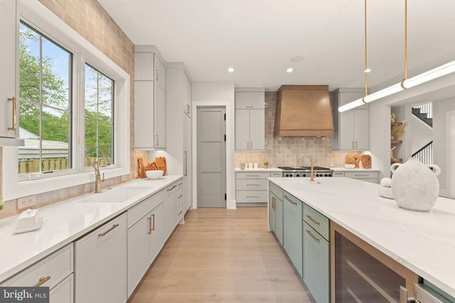 208 ELM ST SW, Vienna, VA 22180