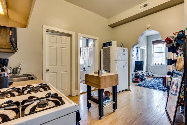 2009 W HURON Street, Chicago, IL 60612