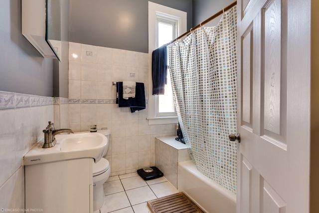 2009 W HURON Street, Chicago, IL 60612