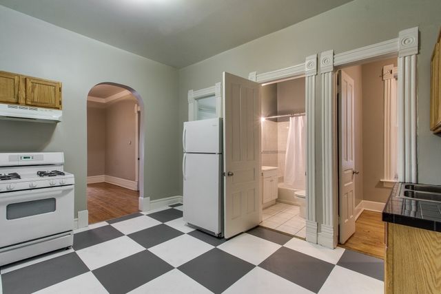 2009 W HURON Street, Chicago, IL 60612