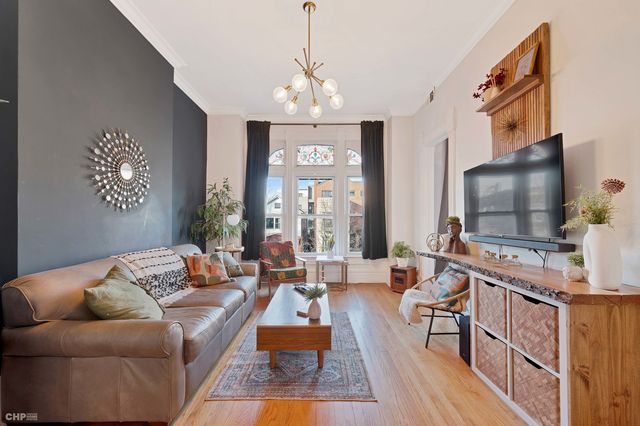 2009 W HURON Street, Chicago, IL 60612