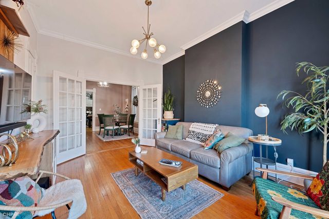 2009 W HURON Street, Chicago, IL 60612