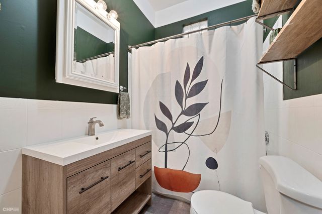 2009 W HURON Street, Chicago, IL 60612