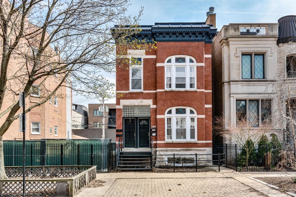 2009 W HURON Street, Chicago, IL 60612