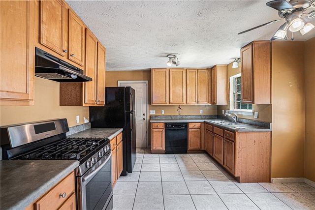 890 Kent Court, Lithonia, GA 30058
