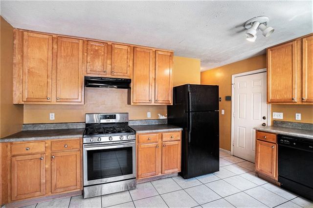 890 Kent Court, Lithonia, GA 30058
