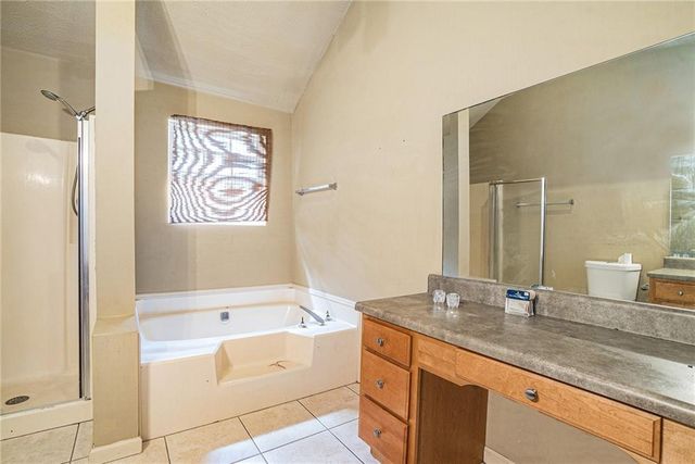 890 Kent Court, Lithonia, GA 30058