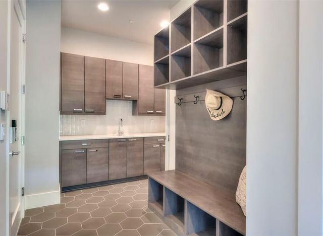 5902 Cherry Hill Road, Ann Arbor, MI 48105