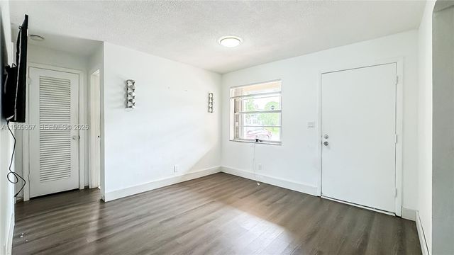 4770 NW 10th Ct 106, Plantation, FL 33313