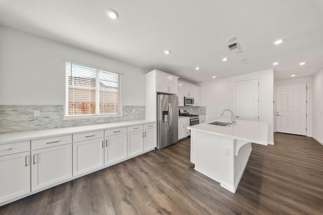 307 Mercantile St, Lathrop, CA 95330