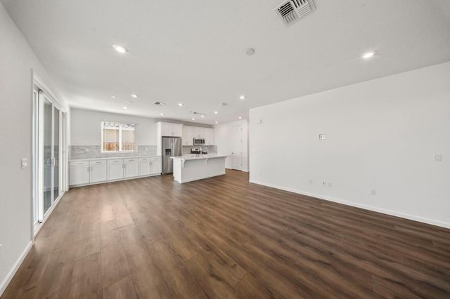 307 Mercantile St, Lathrop, CA 95330