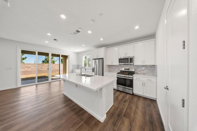 307 Mercantile St, Lathrop, CA 95330