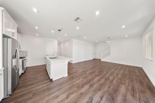 307 Mercantile St, Lathrop, CA 95330