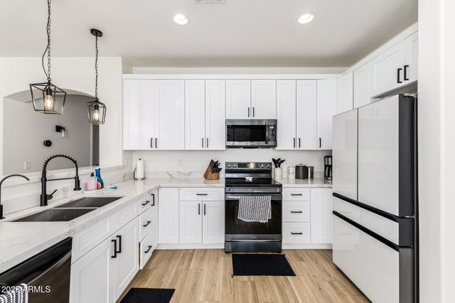 2707 W LAMAR Road, Phoenix, AZ 85017