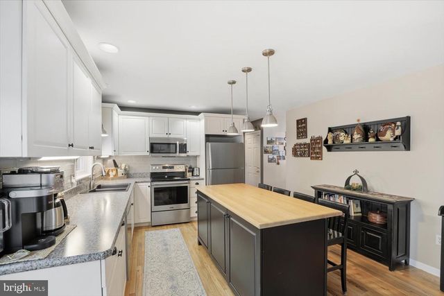 1710 CROSSFIELD DR, Lancaster, PA 17603