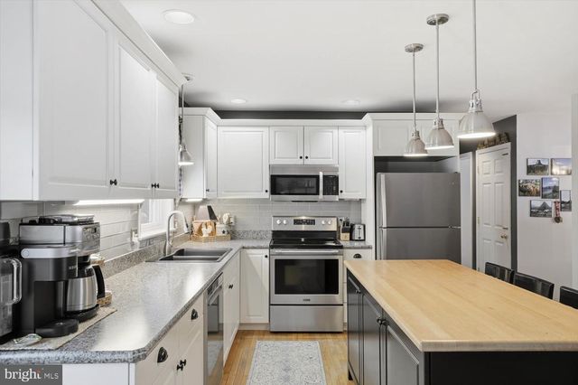 1710 CROSSFIELD DR, Lancaster, PA 17603