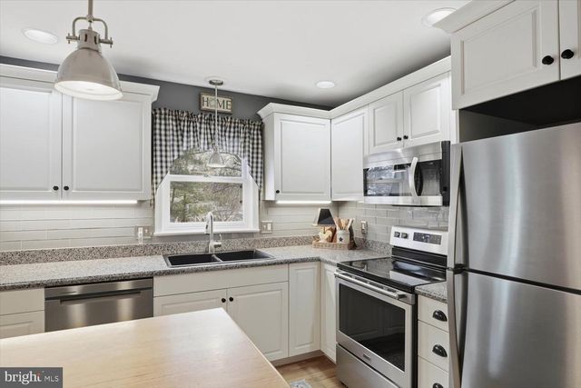 1710 CROSSFIELD DR, Lancaster, PA 17603