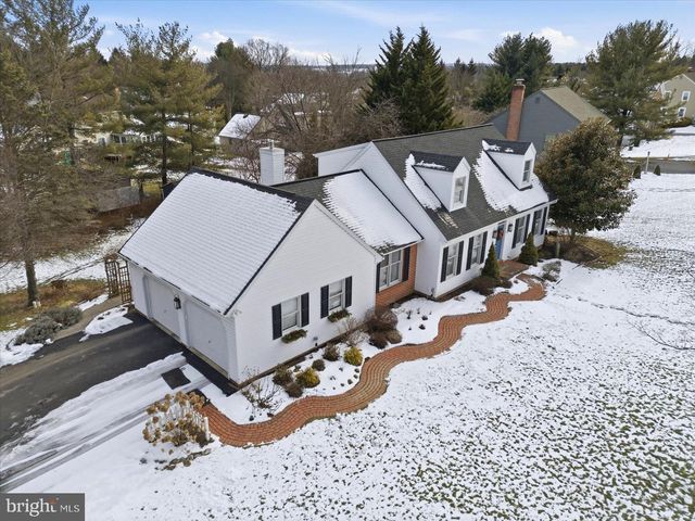 1710 CROSSFIELD DR, Lancaster, PA 17603