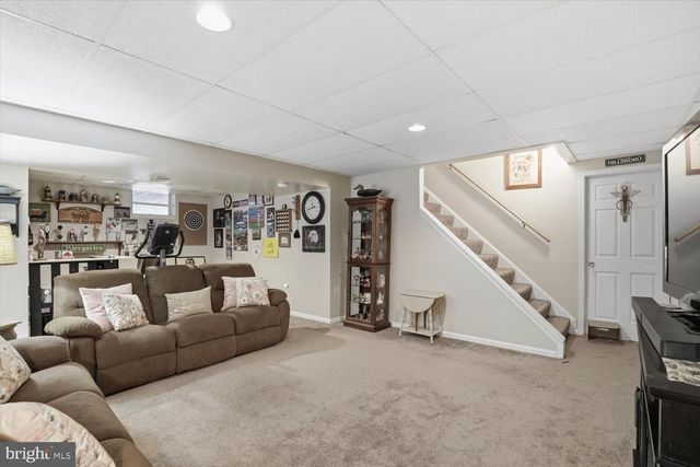 1710 CROSSFIELD DR, Lancaster, PA 17603