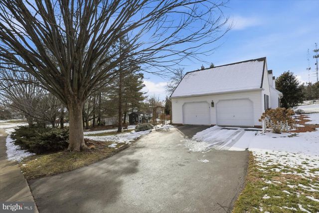 1710 CROSSFIELD DR, Lancaster, PA 17603