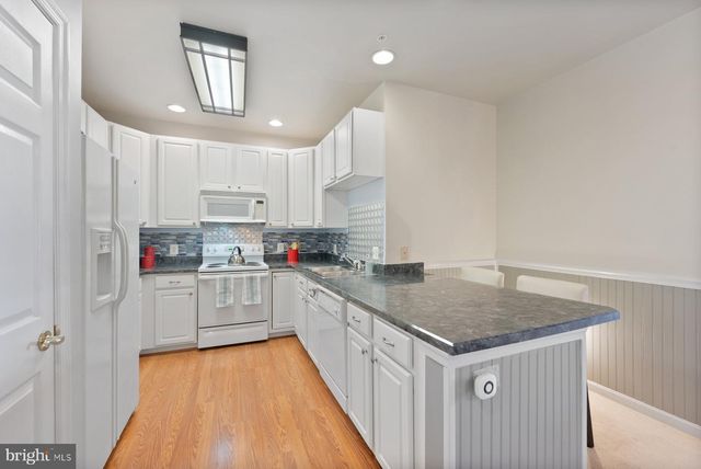 2607 CHAPEL LAKE DR #313, Gambrills, MD 21054