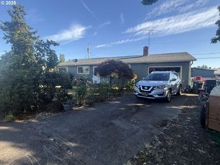 425 S 39TH Pl, Springfield, OR 97478