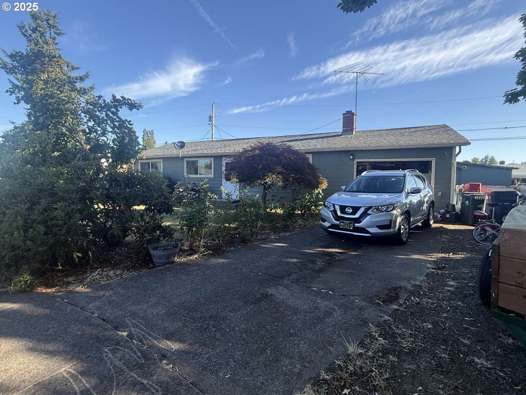 425 S 39TH Pl, Springfield, OR 97478