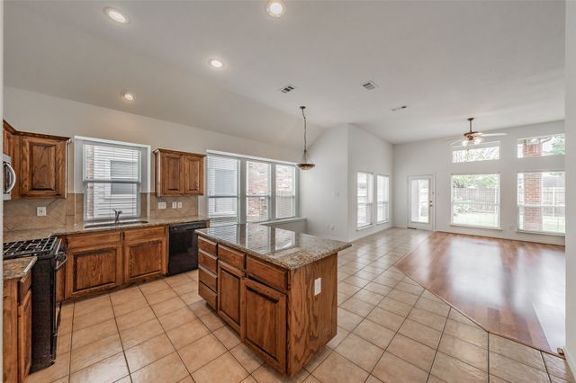 8648 Prairie Dawn Drive, Fort Worth, TX 76131