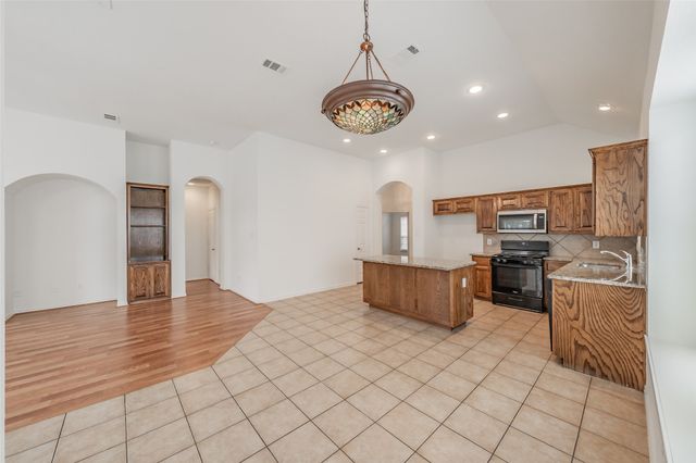 8648 Prairie Dawn Drive, Fort Worth, TX 76131