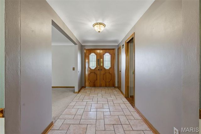 10000 Stonell Drive, Affton, MO 63123
