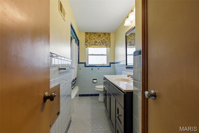10000 Stonell Drive, Affton, MO 63123