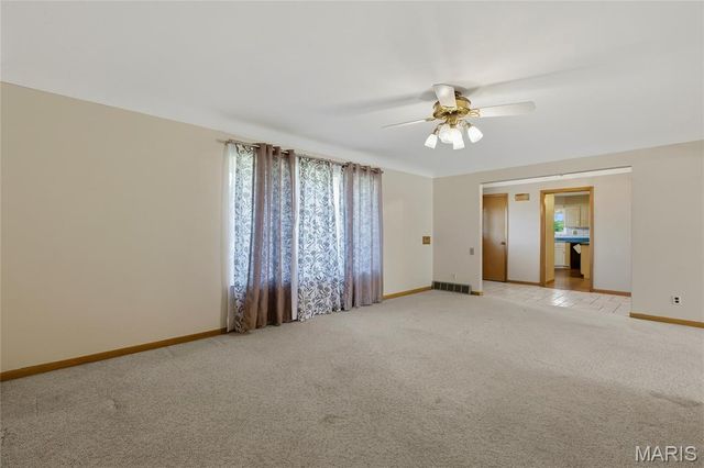10000 Stonell Drive, Affton, MO 63123