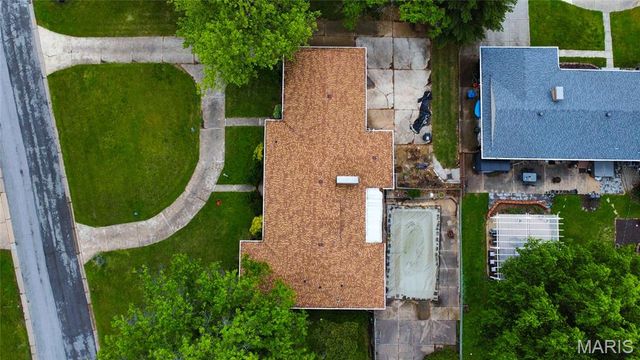 10000 Stonell Drive, Affton, MO 63123