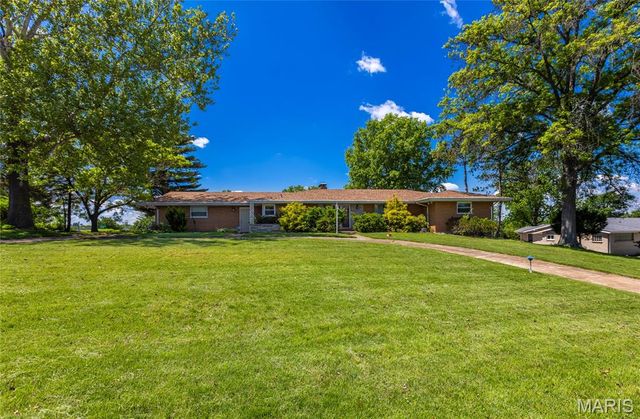 10000 Stonell Drive, Affton, MO 63123