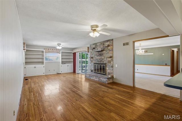 10000 Stonell Drive, Affton, MO 63123