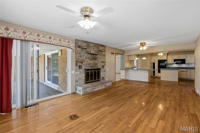 10000 Stonell Drive, Affton, MO 63123