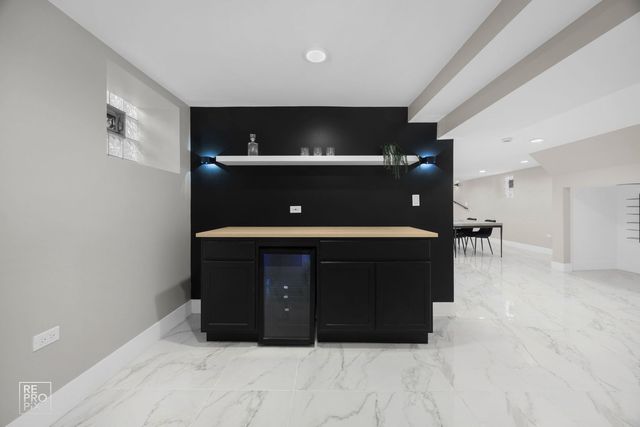 7733 S Luella Avenue, Chicago, IL 60649