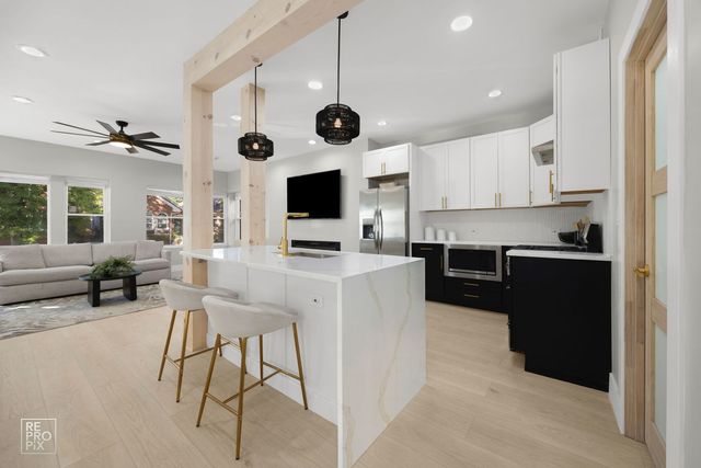 7733 S Luella Avenue, Chicago, IL 60649