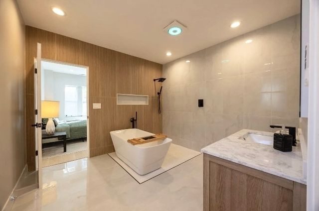 7733 S Luella Avenue, Chicago, IL 60649