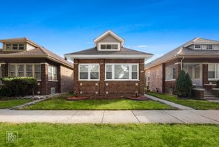 7733 S Luella Avenue, Chicago, IL 60649