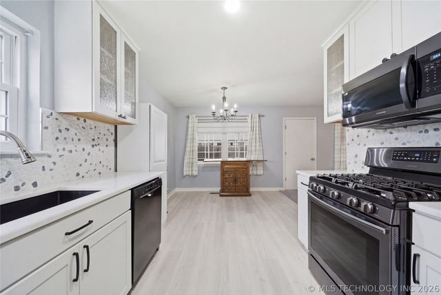 407 W Tobago Drive, Sand Springs, OK 74063