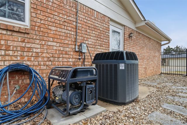 407 W Tobago Drive, Sand Springs, OK 74063