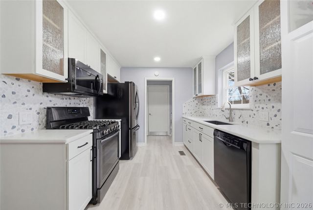 407 W Tobago Drive, Sand Springs, OK 74063