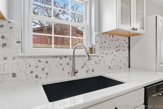 407 W Tobago Drive, Sand Springs, OK 74063